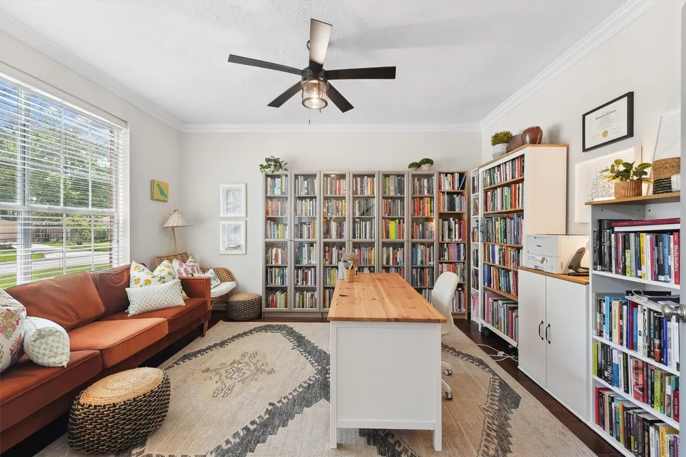 74 W Summer Storm Circle, The Woodlands, TX 77381