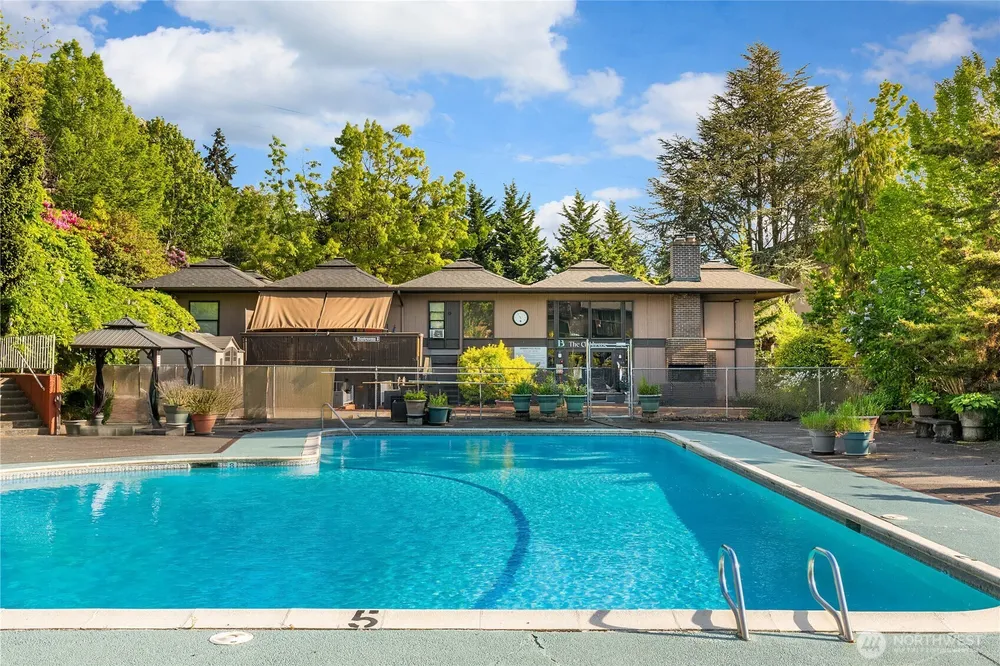1425 S Puget Dr, Renton, WA 98055