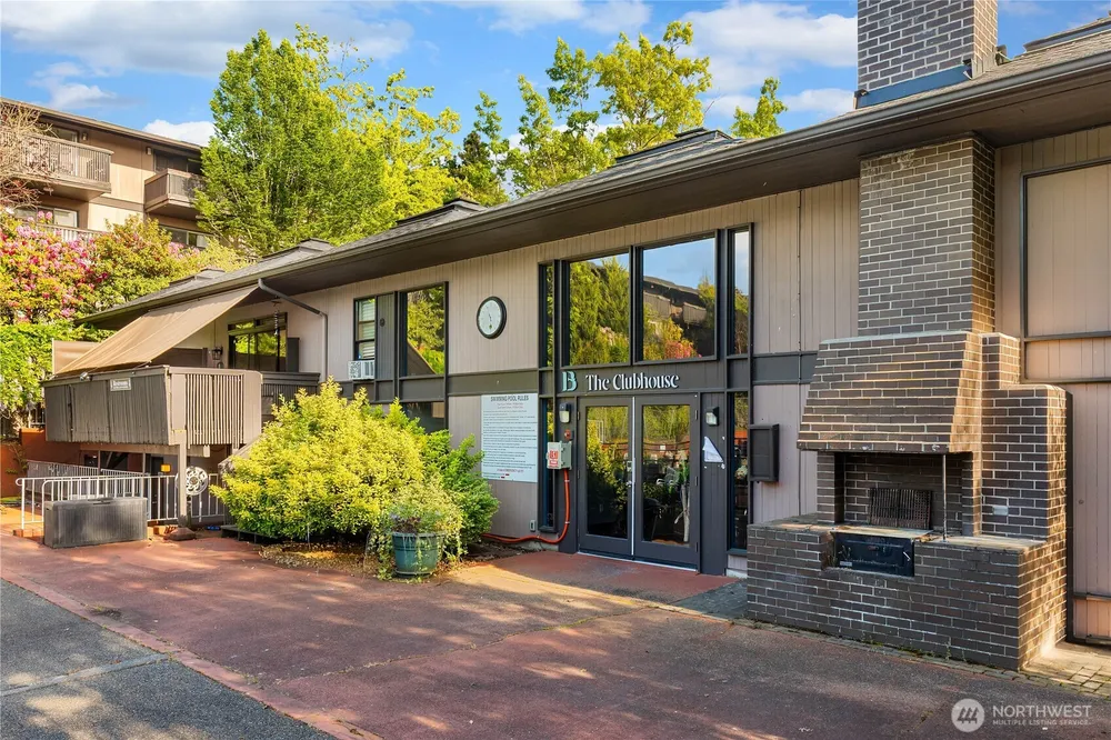 1425 S Puget Dr, Renton, WA 98055