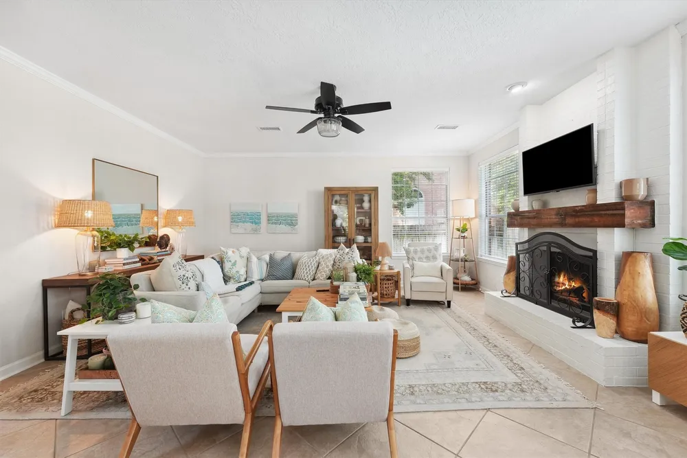 74 W Summer Storm Circle, The Woodlands, TX 77381