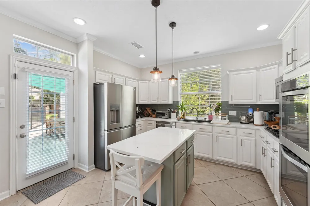 74 W Summer Storm Circle, The Woodlands, TX 77381