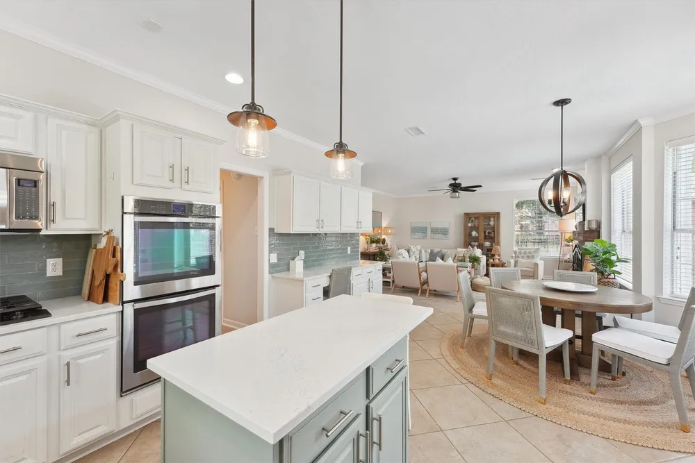 74 W Summer Storm Circle, The Woodlands, TX 77381