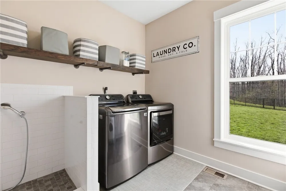 159 Davidson Rd, Mars, PA 16046