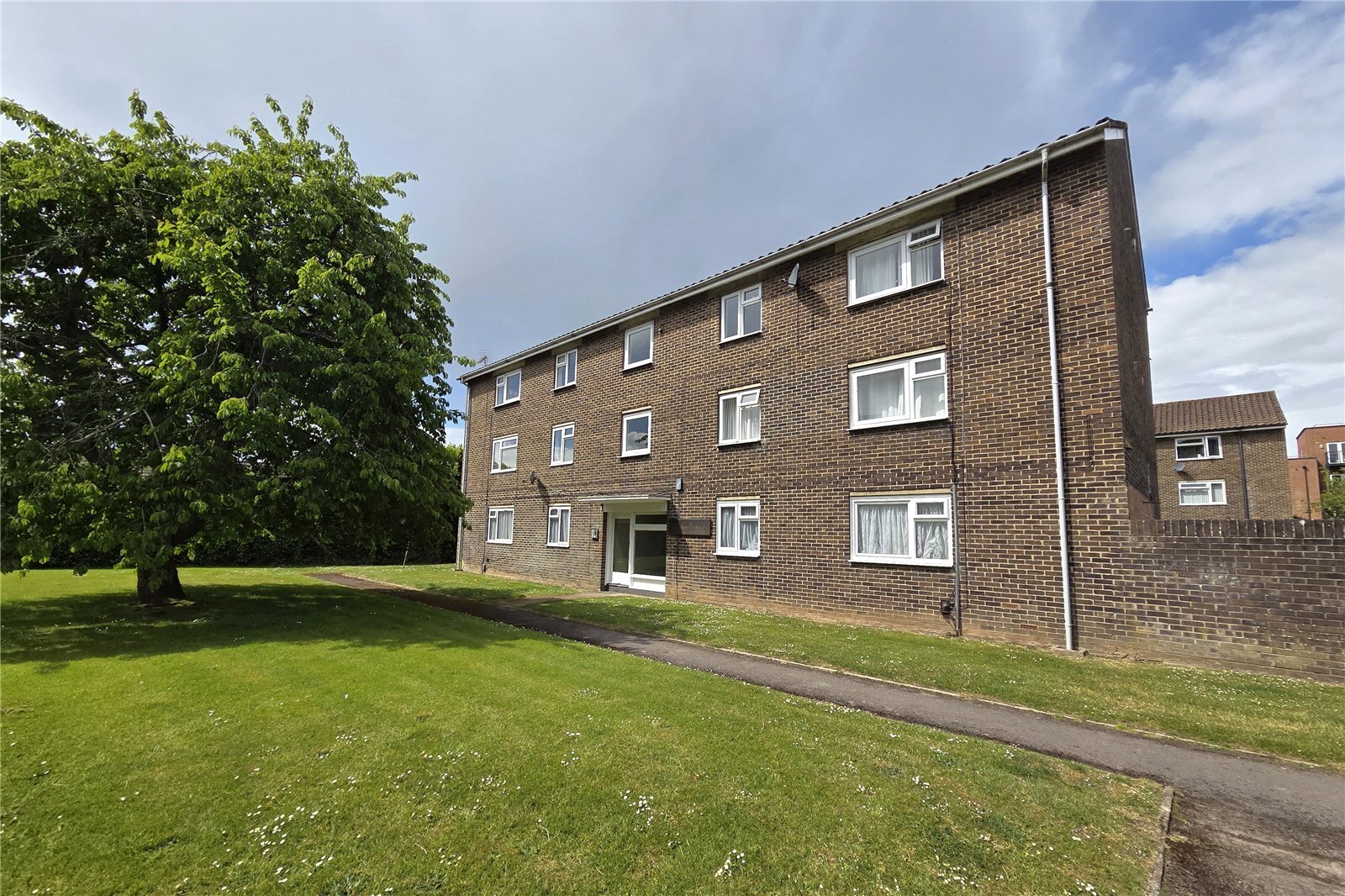 Crombie Close, Waterlooville, Hampshire, PO8 Image 1