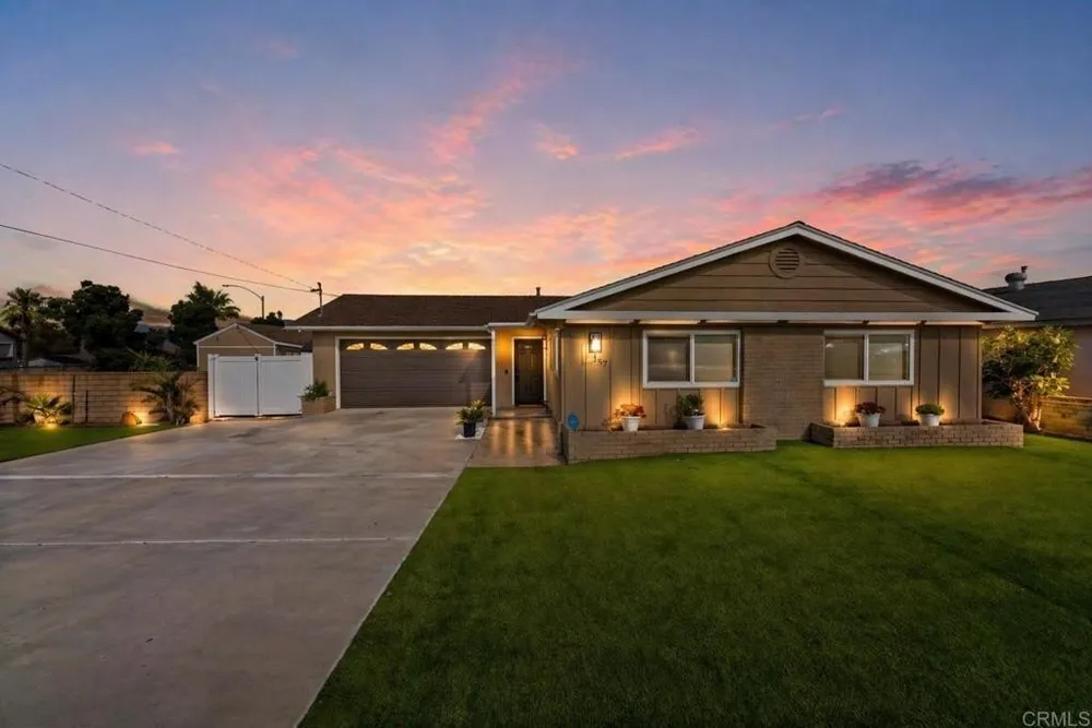 157 Lakeview Ave, Spring Valley, CA 91977