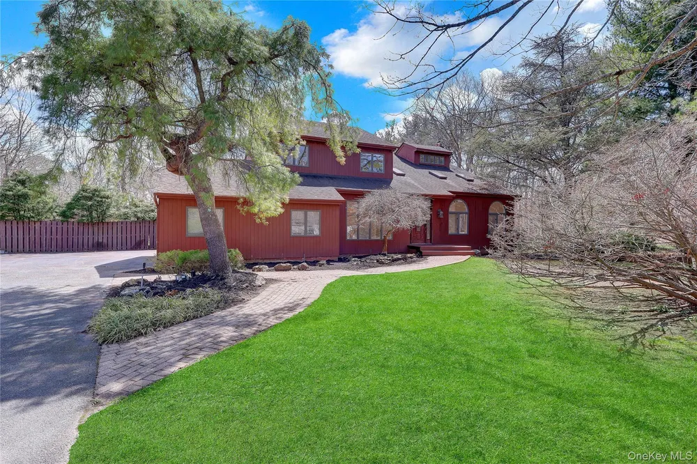 6 Liberty Ln, Miller Place, NY 11764