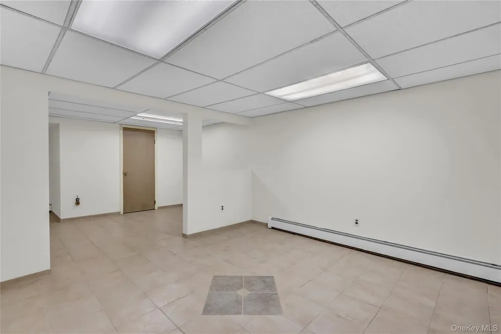 6 Liberty Ln, Miller Place, NY 11764