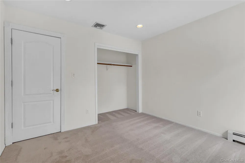 6 Liberty Ln, Miller Place, NY 11764