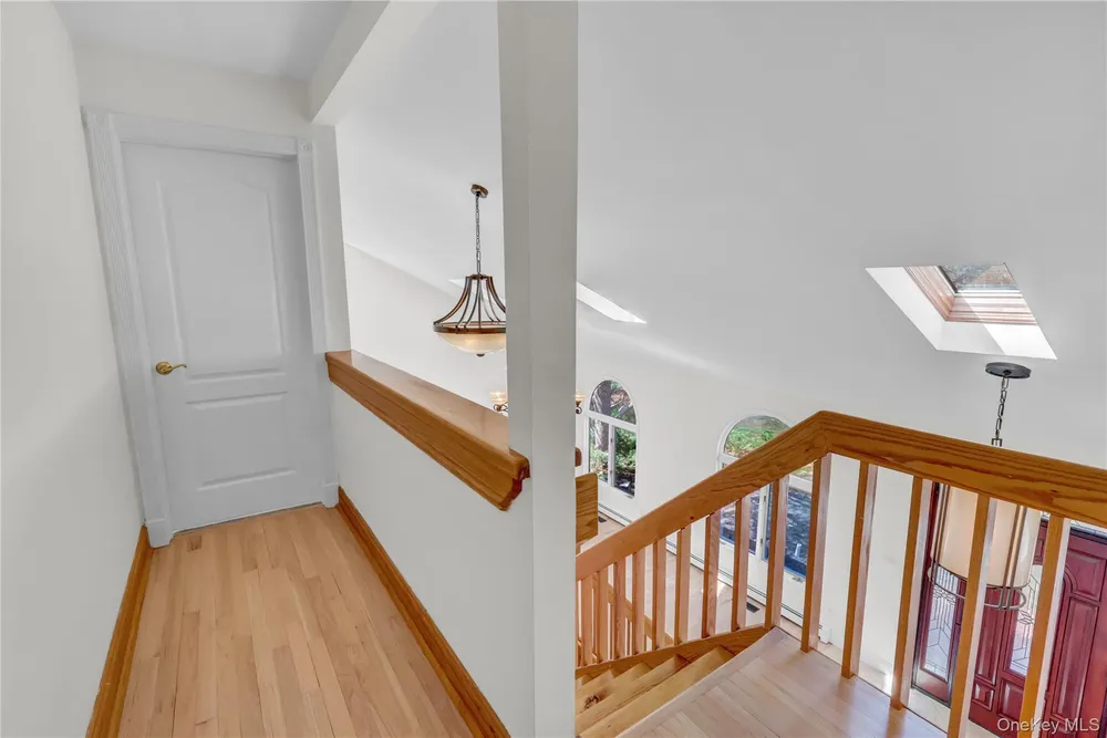6 Liberty Ln, Miller Place, NY 11764