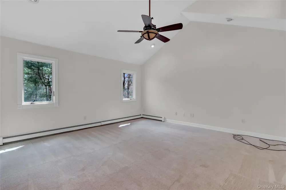 6 Liberty Ln, Miller Place, NY 11764