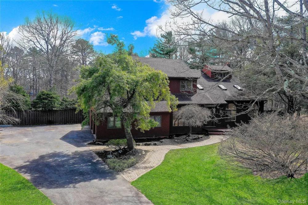6 Liberty Ln, Miller Place, NY 11764