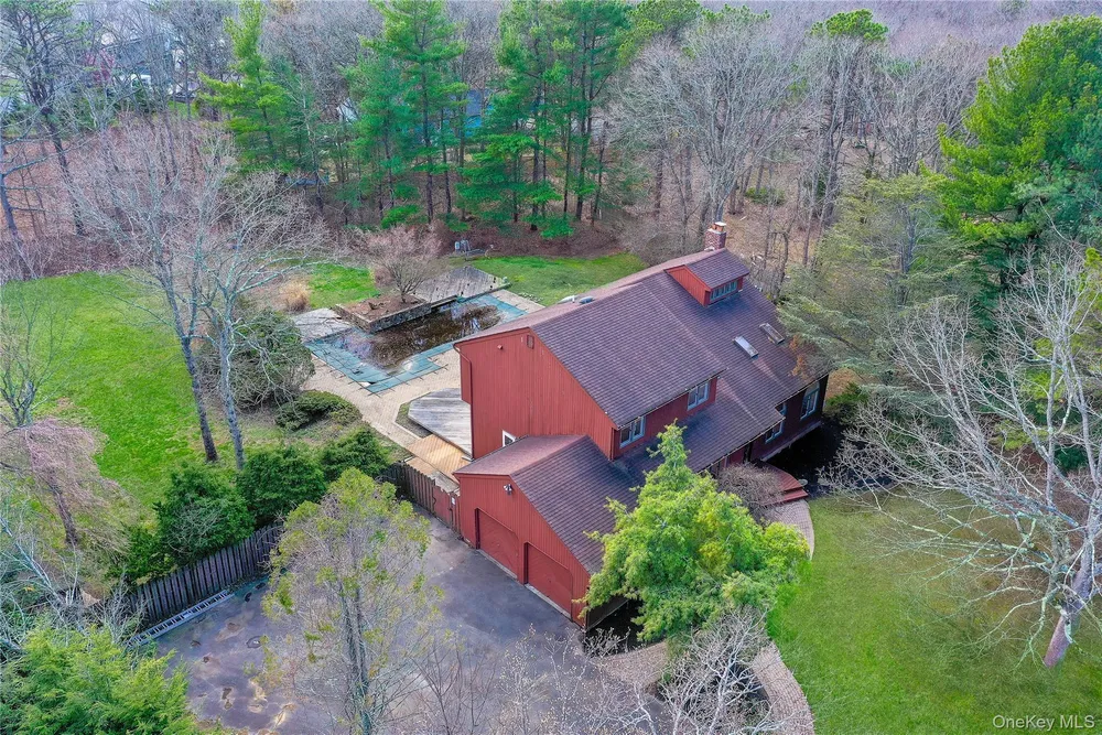 6 Liberty Ln, Miller Place, NY 11764