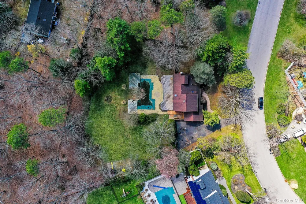 6 Liberty Ln, Miller Place, NY 11764