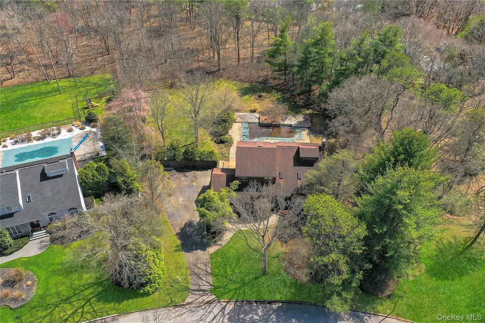 6 Liberty Ln, Miller Place, NY 11764