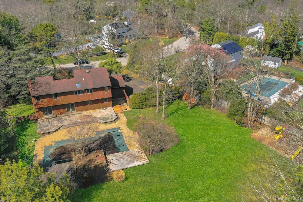 6 Liberty Ln, Miller Place, NY 11764