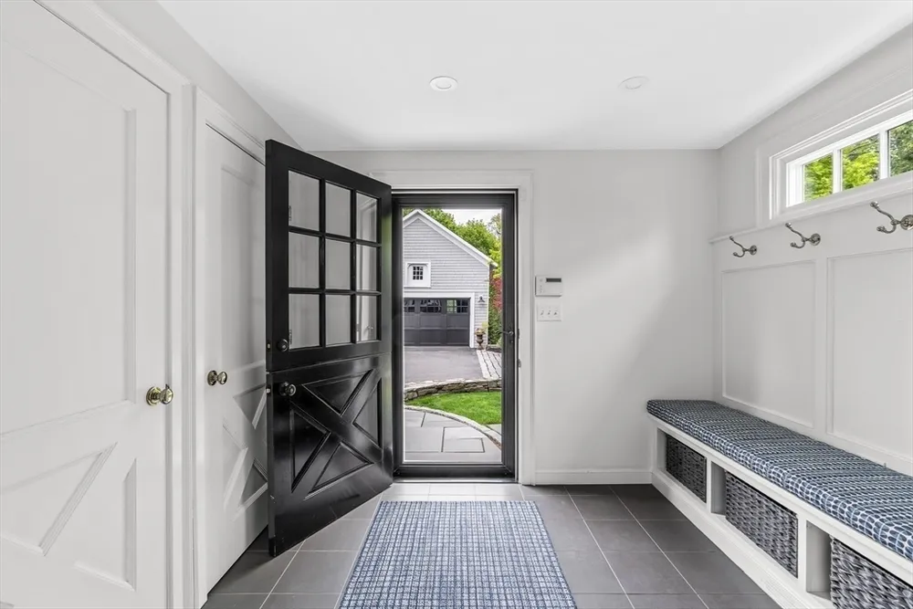 37 Lincoln St, Hingham, MA 02043