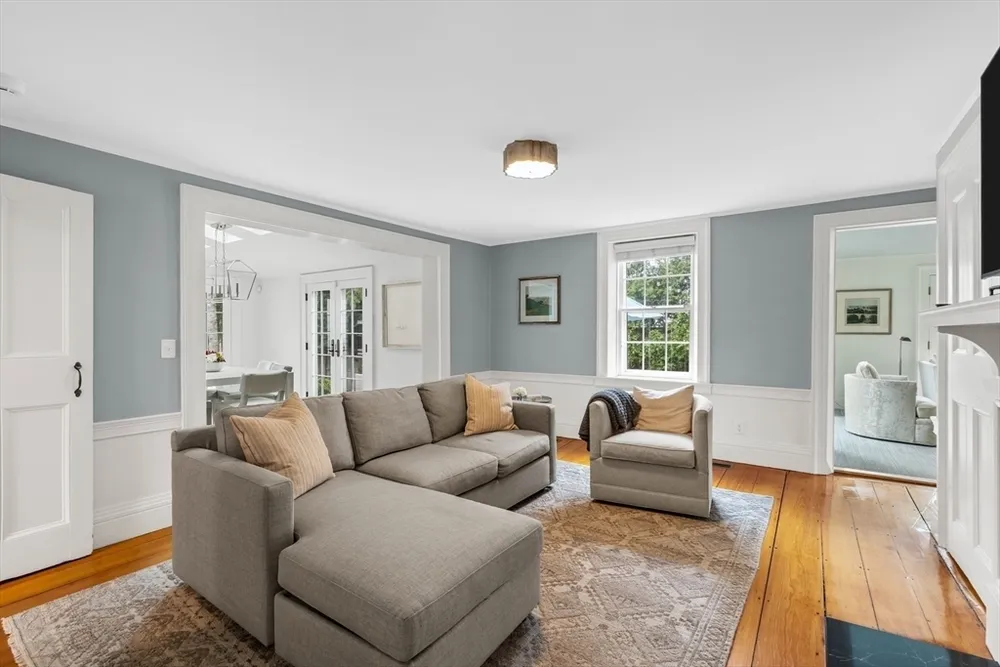 37 Lincoln St, Hingham, MA 02043