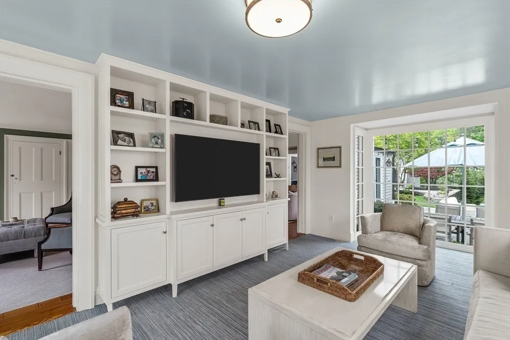 37 Lincoln St, Hingham, MA 02043