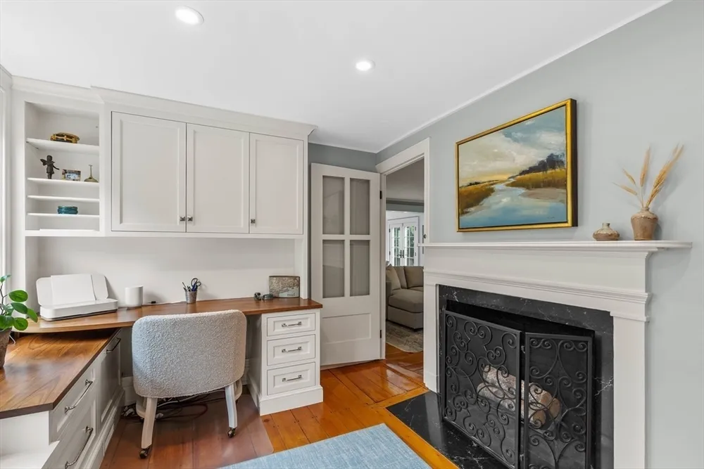 37 Lincoln St, Hingham, MA 02043