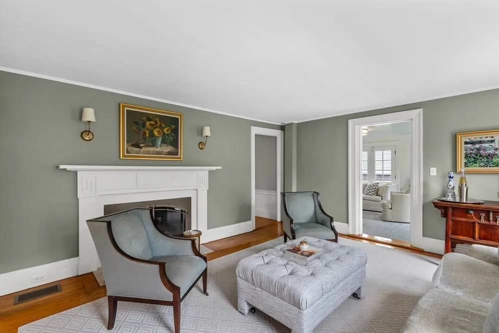 37 Lincoln St, Hingham, MA 02043