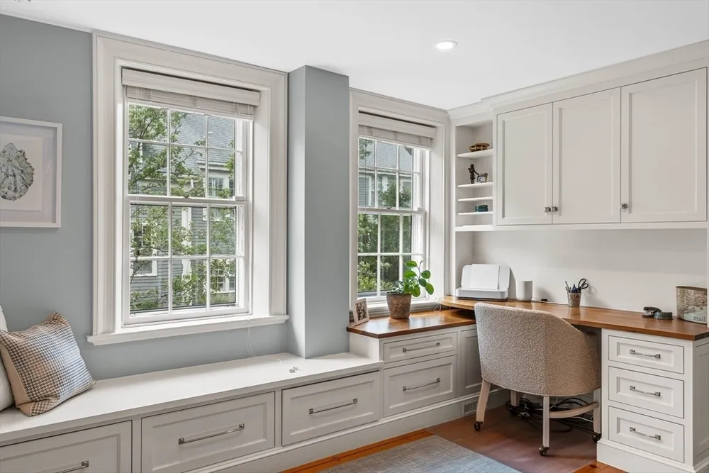 37 Lincoln St, Hingham, MA 02043