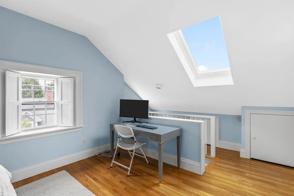 37 Lincoln St, Hingham, MA 02043