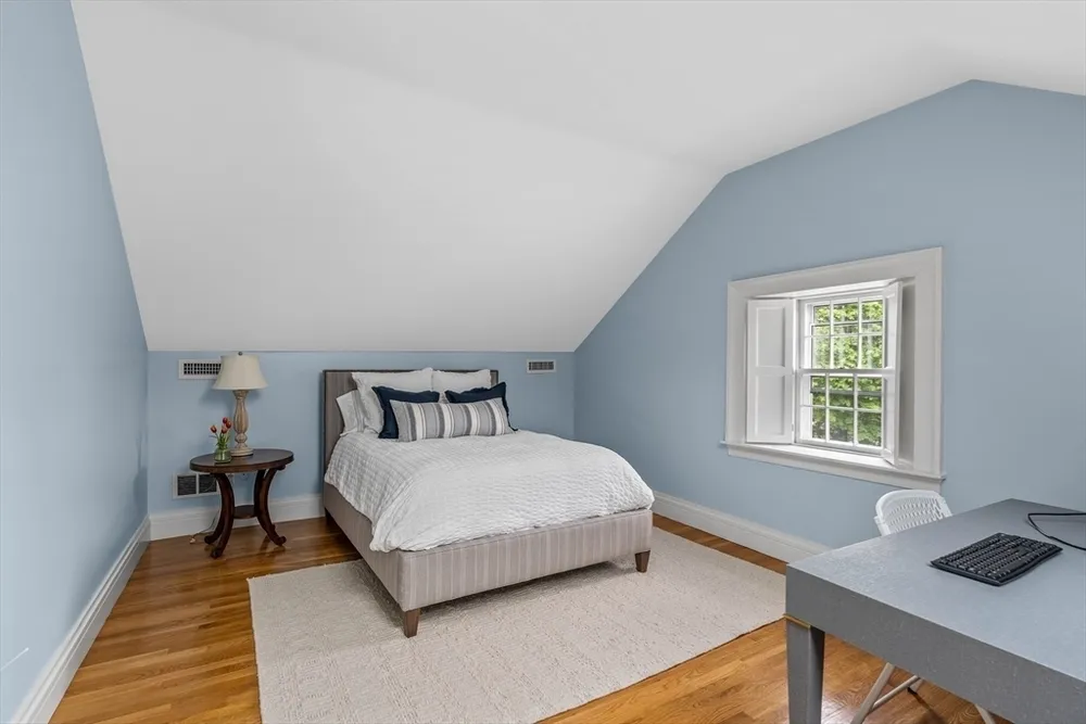 37 Lincoln St, Hingham, MA 02043