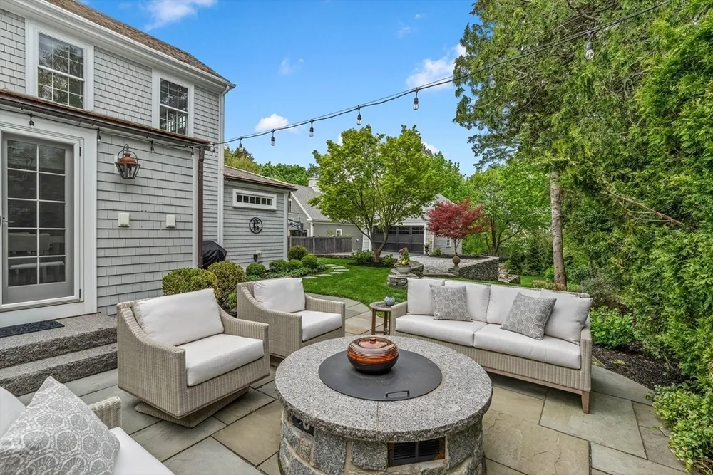 37 Lincoln St, Hingham, MA 02043
