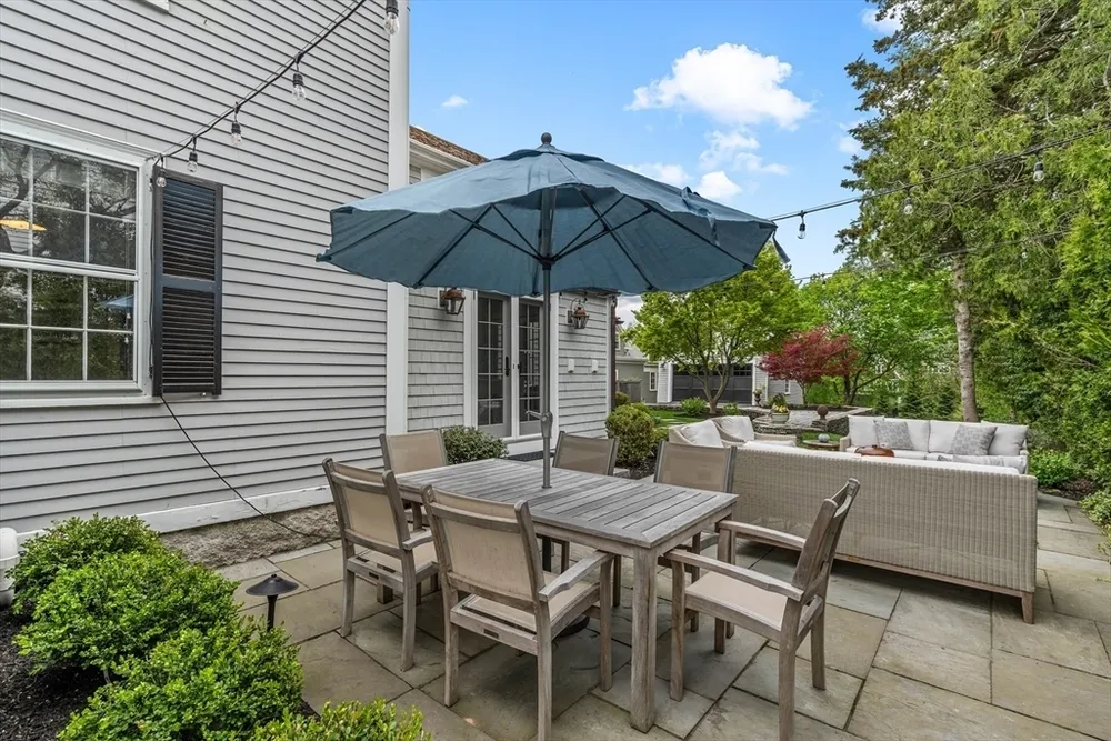 37 Lincoln St, Hingham, MA 02043