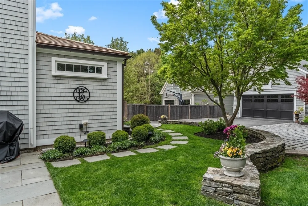 37 Lincoln St, Hingham, MA 02043