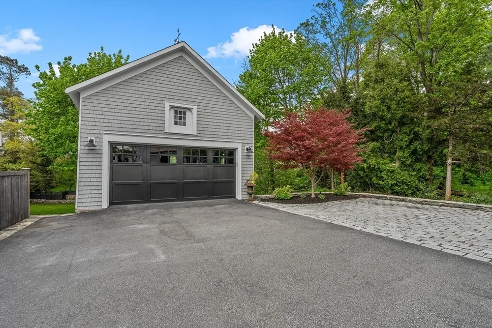 37 Lincoln St, Hingham, MA 02043