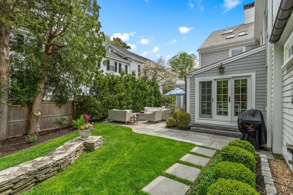 37 Lincoln St, Hingham, MA 02043