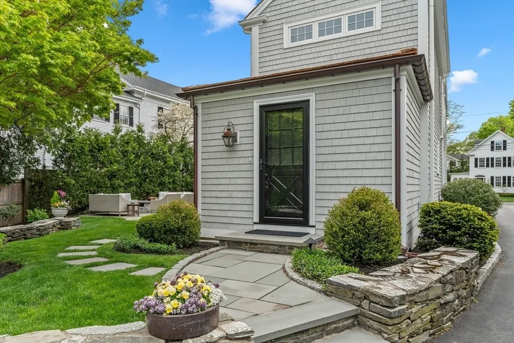 37 Lincoln St, Hingham, MA 02043