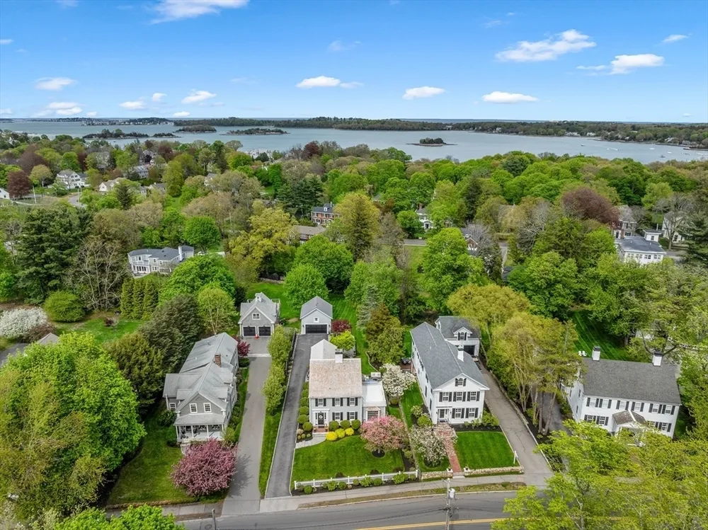 37 Lincoln St, Hingham, MA 02043