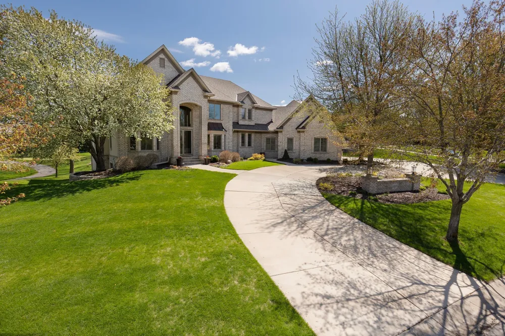 18434 Bearpath Trail, Eden Prairie, MN 55347