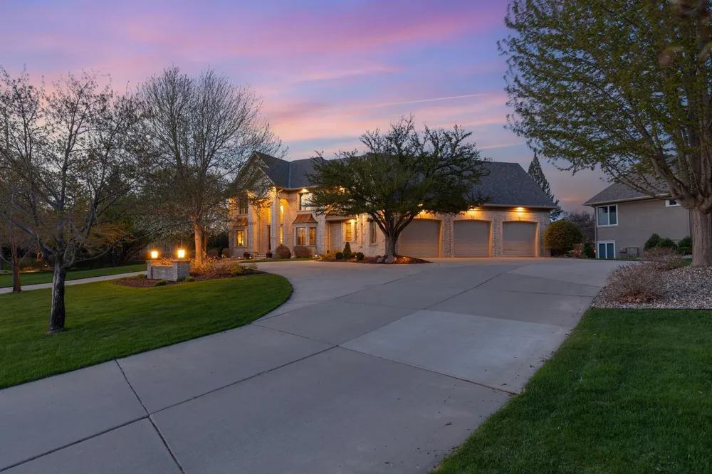 18434 Bearpath Trail, Eden Prairie, MN 55347