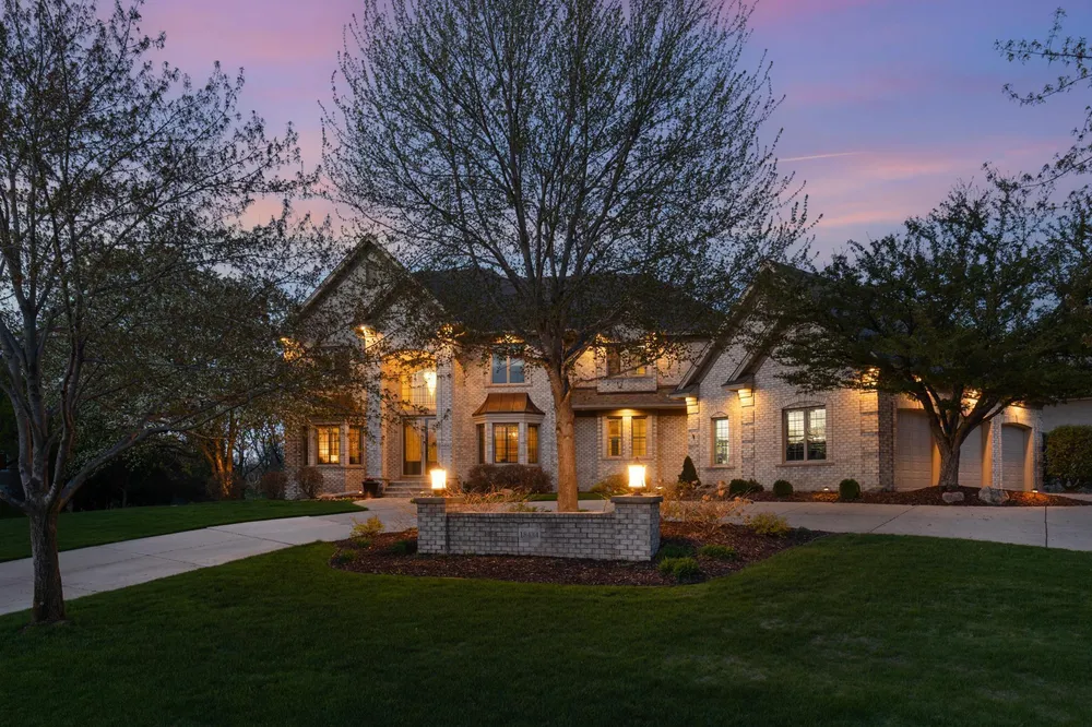 18434 Bearpath Trail, Eden Prairie, MN 55347