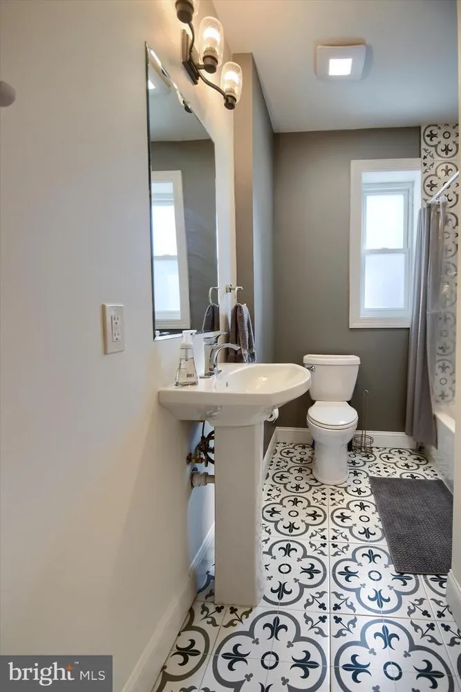 4117 Cresson St, Philadelphia, PA 19127
