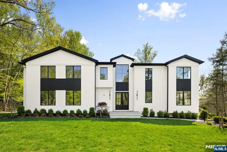 36 Hampshire Hill Rd, Upper Saddle River, NJ 07458
