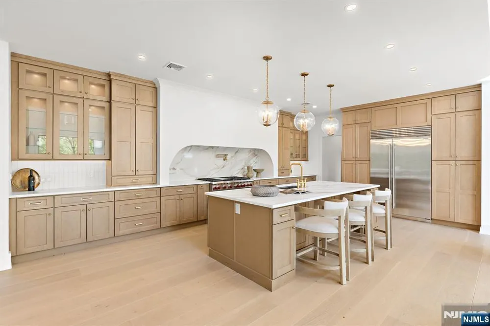 36 Hampshire Hill Rd, Upper Saddle River, NJ 07458