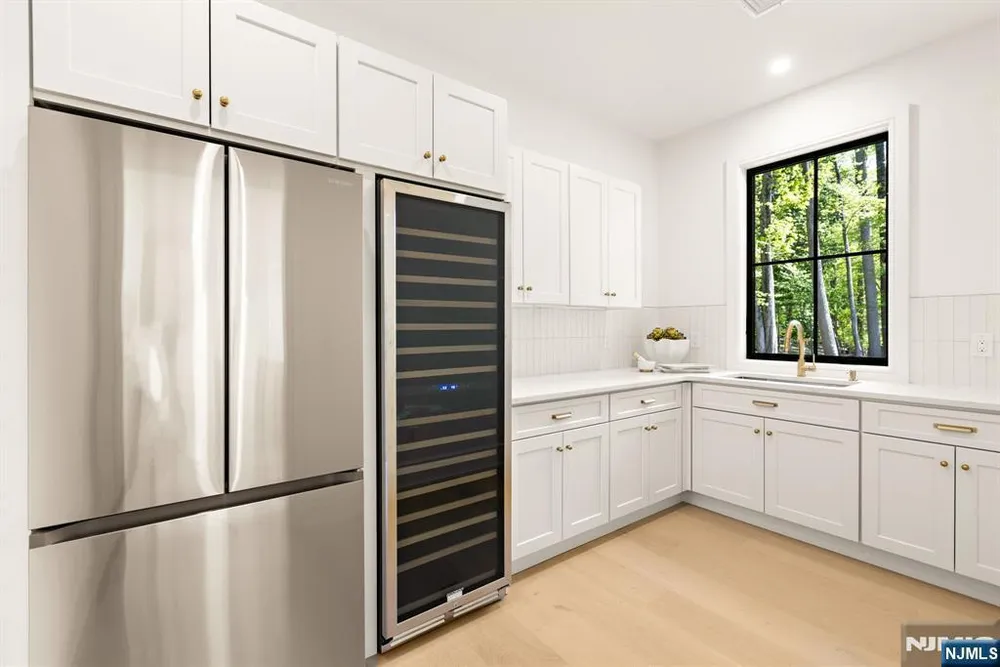 36 Hampshire Hill Rd, Upper Saddle River, NJ 07458