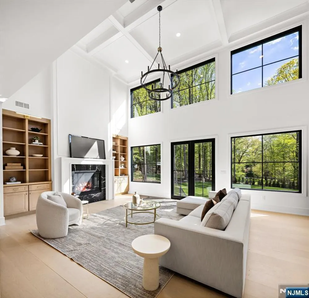 36 Hampshire Hill Rd, Upper Saddle River, NJ 07458
