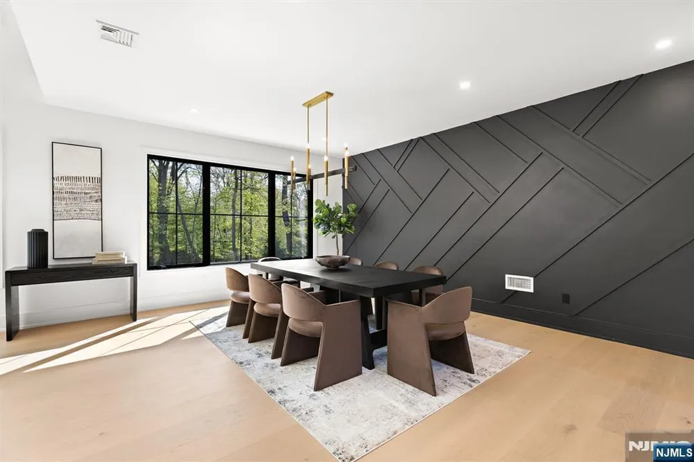 36 Hampshire Hill Rd, Upper Saddle River, NJ 07458