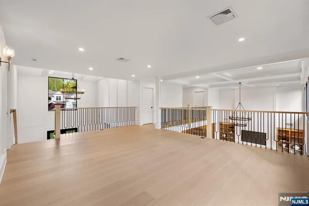 36 Hampshire Hill Rd, Upper Saddle River, NJ 07458