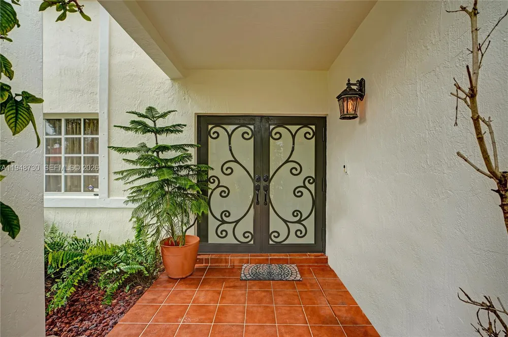 5502 SW 162nd Pl, Miami, FL 33185