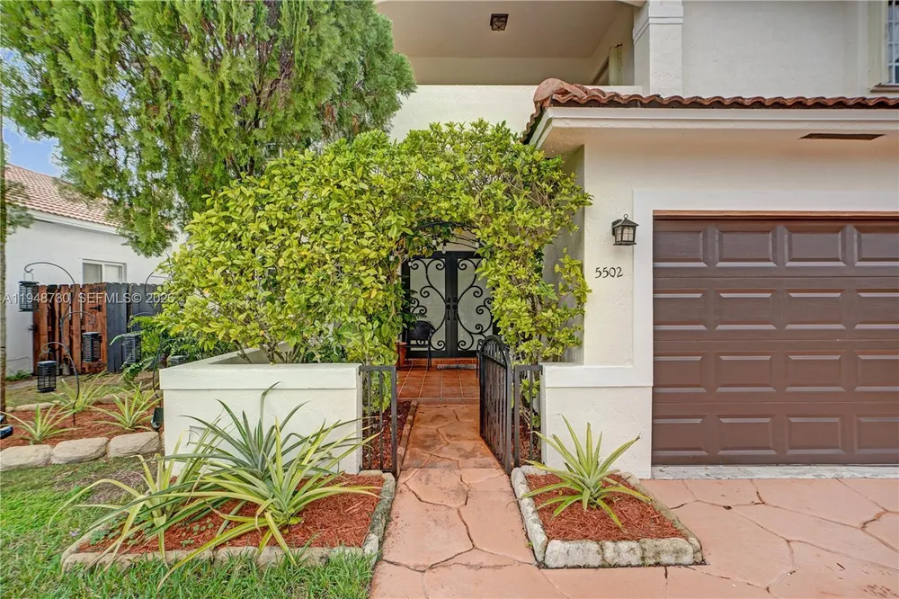 5502 SW 162nd Pl, Miami, FL 33185