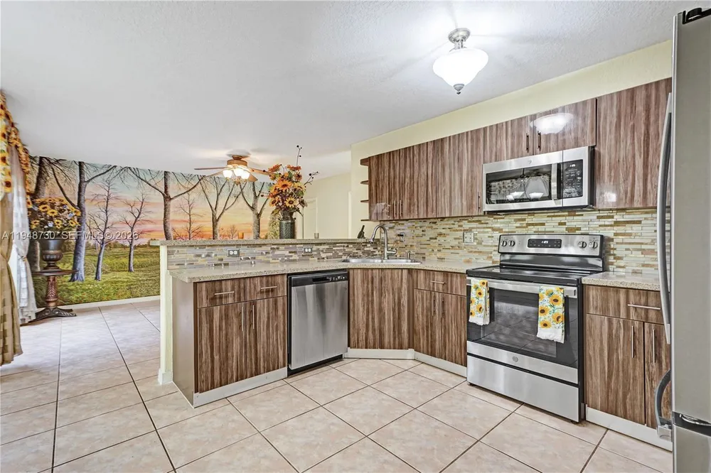 5502 SW 162nd Pl, Miami, FL 33185