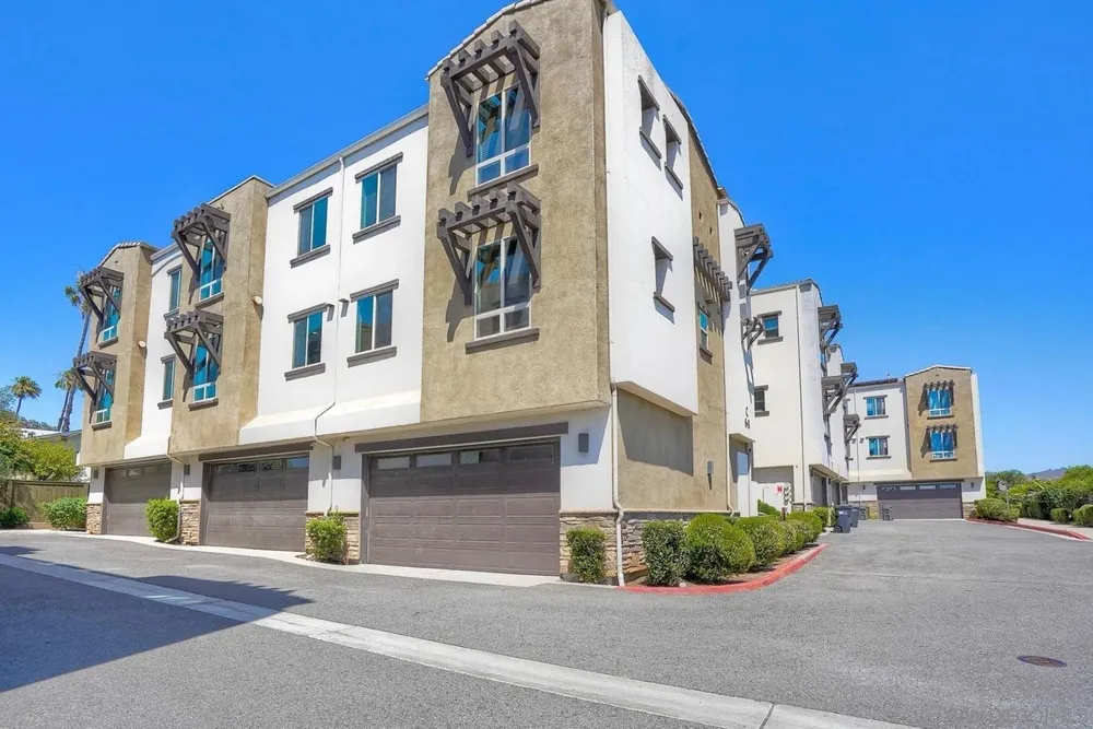 8850 Olive Ln, Santee, CA 92071