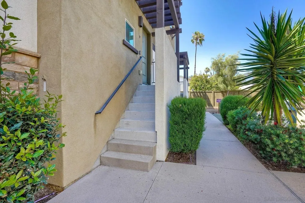 8850 Olive Ln, Santee, CA 92071
