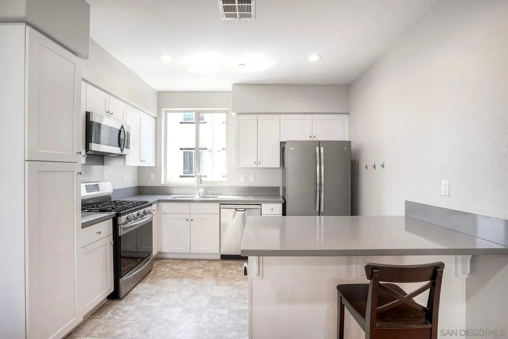 8850 Olive Ln, Santee, CA 92071